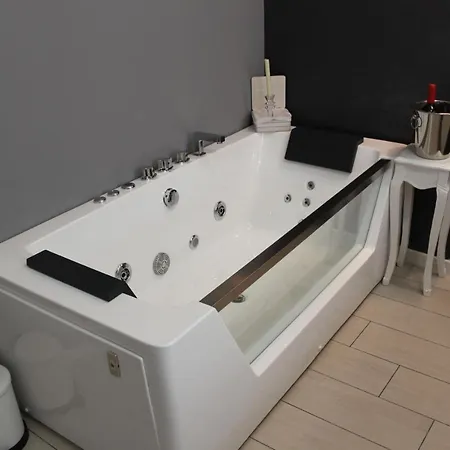 Appartement Jacuzzi By Parmacentro *